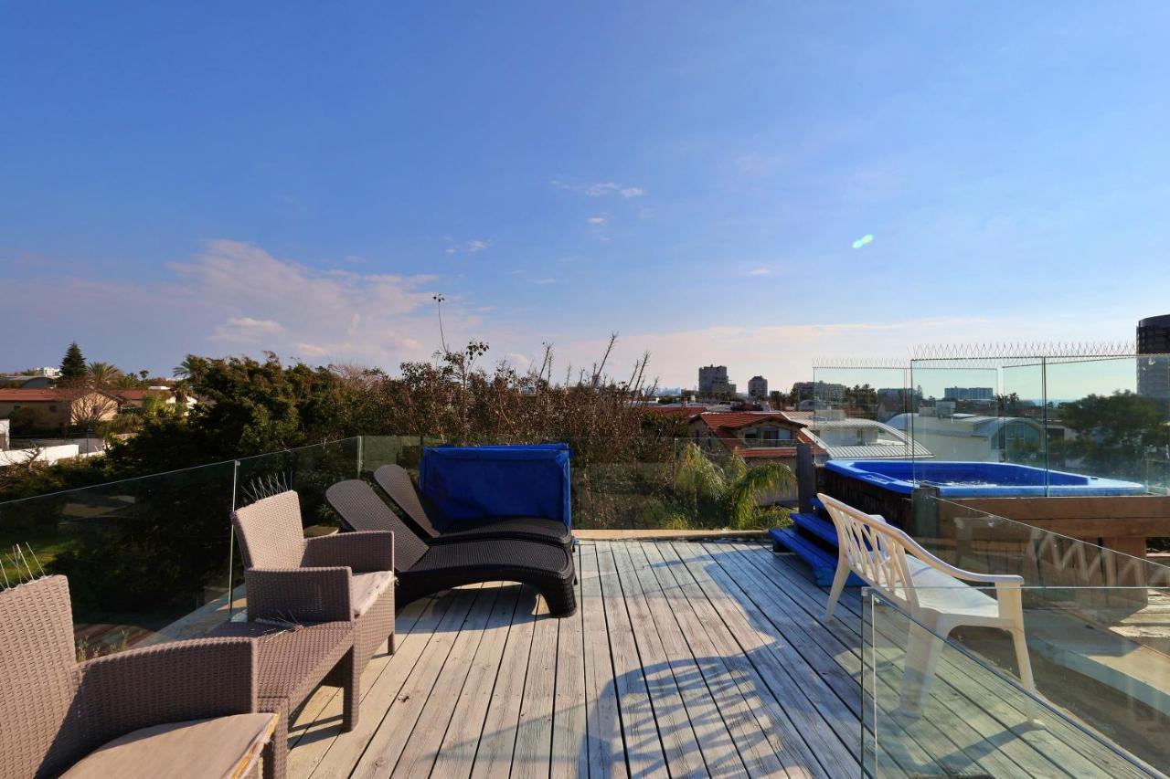 Luxury With A Heated Pool, Jakuzi And A Sea View 70m From The Beach Herzliya
