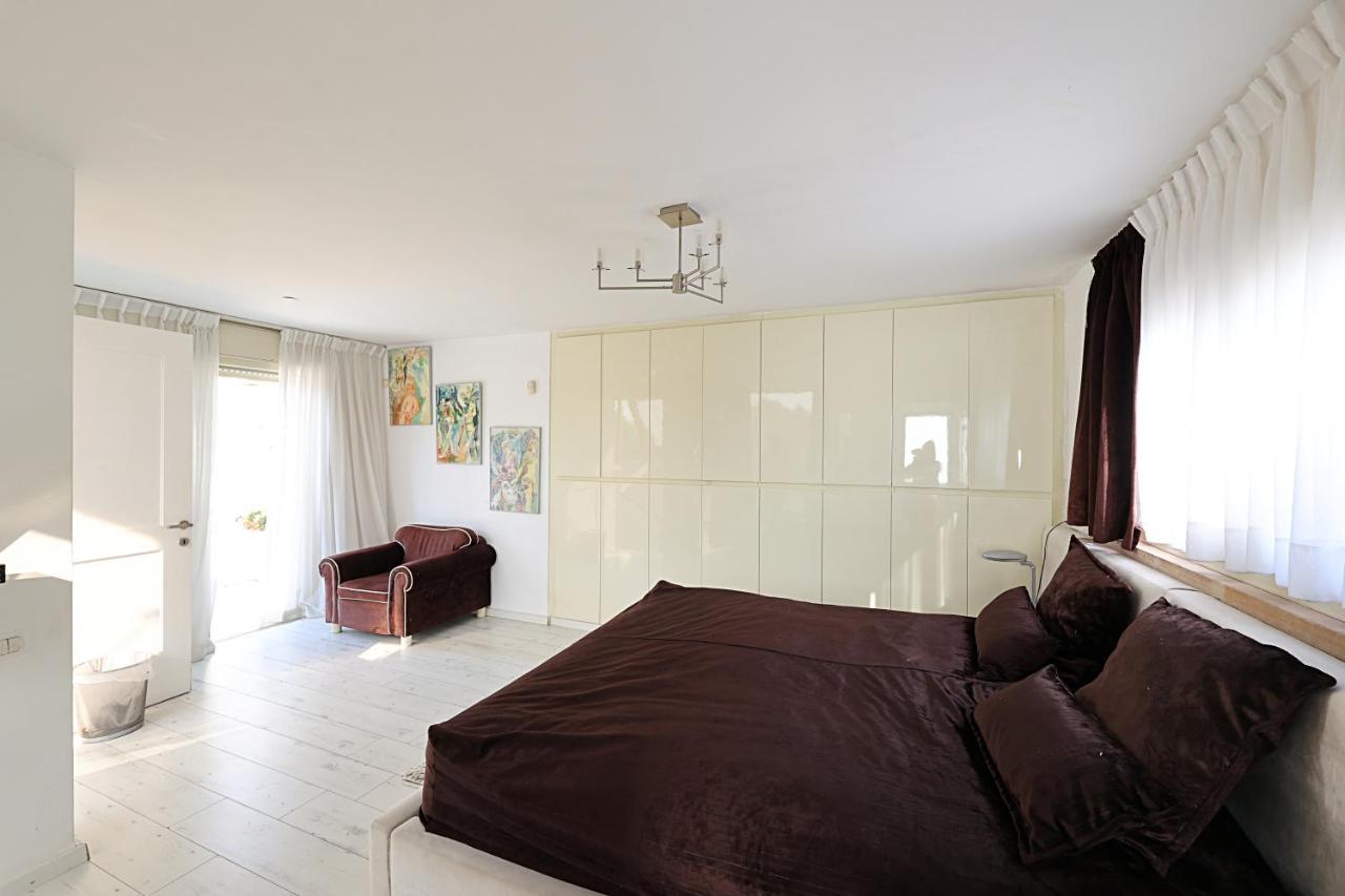 Luxury With A Heated Pool, Jakuzi And A Sea View 70m From The Beach * Herzliya